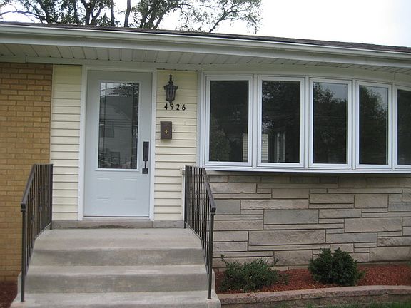 3rd image of 4926 W Hawthorne Ave