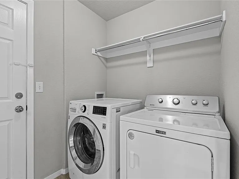 313 Woodcreek St — Photo 23