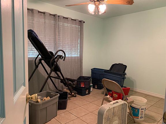 4th image of 1610 Allen Ln