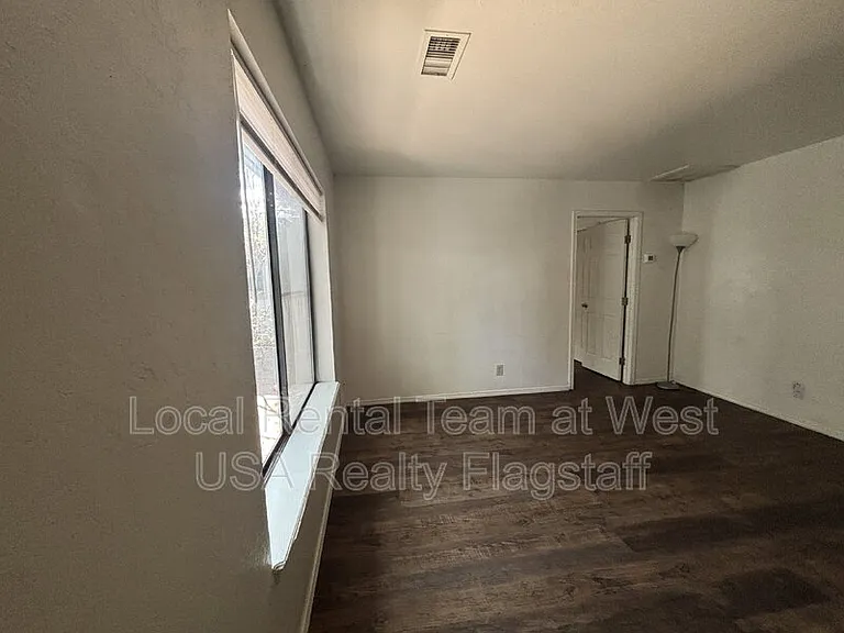 625 S Fountaine St #B — Photo 2