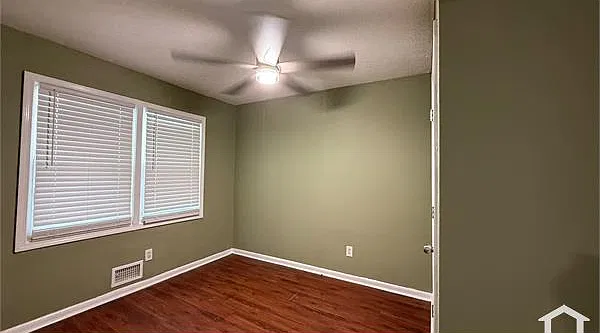 3 bed, 1100 sqft, $2,150 — Photo 3
