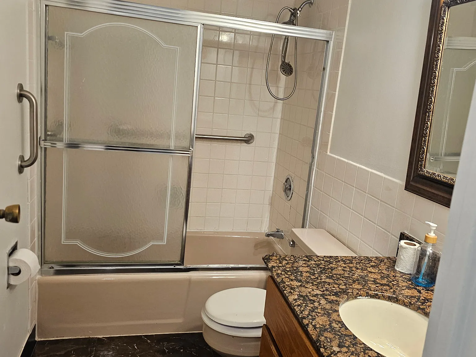 1 bed, 950 sqft, $1,900 — Photo 3