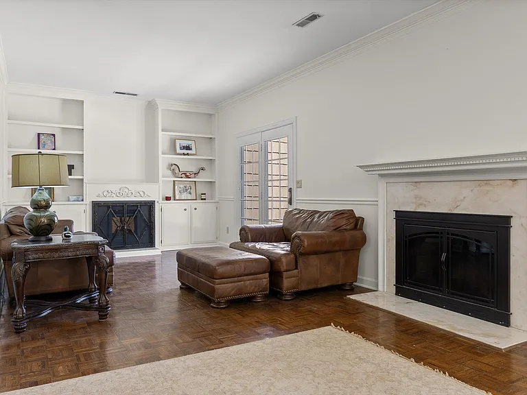 565 Winterview Ln — Photo 10