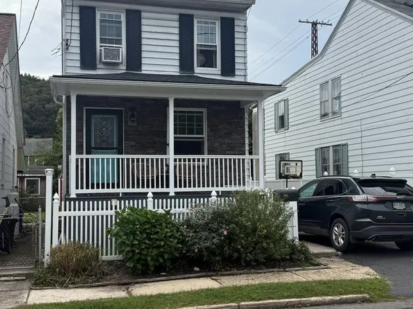 404 S Front St, Saint Clair, PA 17970