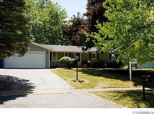 5 Donna Marie Cir, Rochester, NY 14606