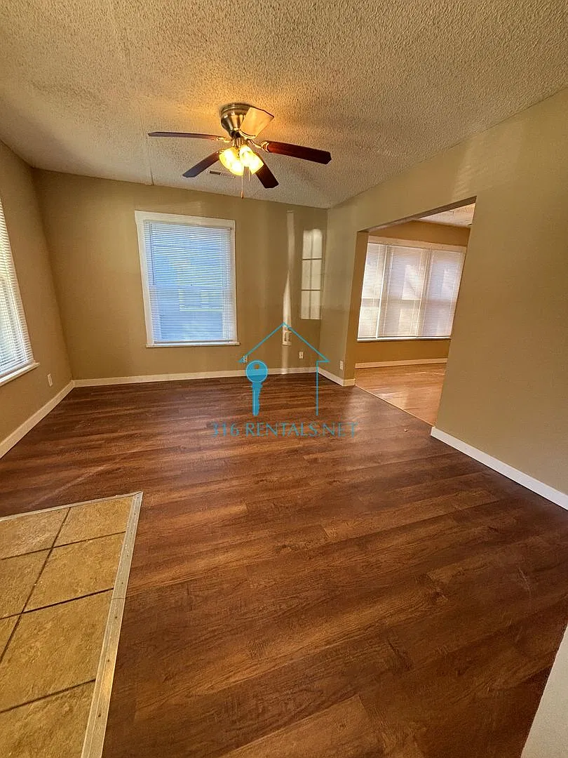 Three bed one bath available Now! — Photo 3