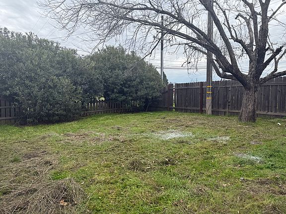 3rd image of 20734 Walnut St