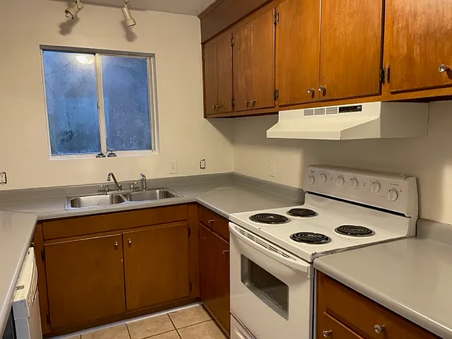 210 Charleston Ave — Photo 16