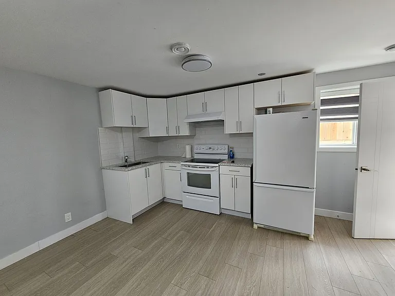 33347 Best Ave — Photo 1