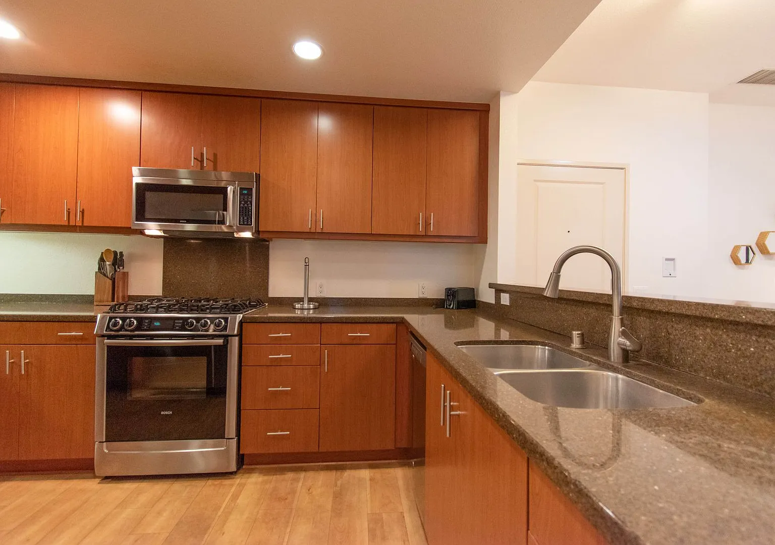 Excellent Cupertino Location Across from Apple Infinity Loop Campus! — Photo 4