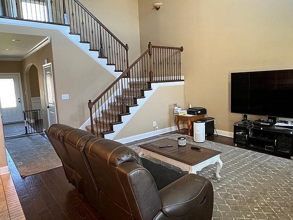 4th image of 525 Larkspur Dr