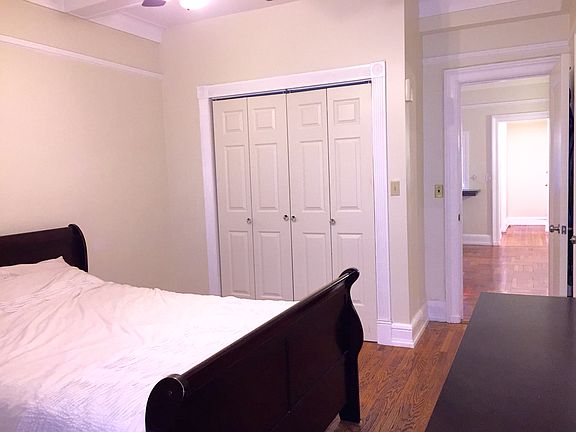 3rd image of 120 W 58th St APT 2D