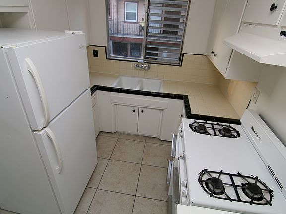 4th image of 1228 N Beachwood Dr APT 7