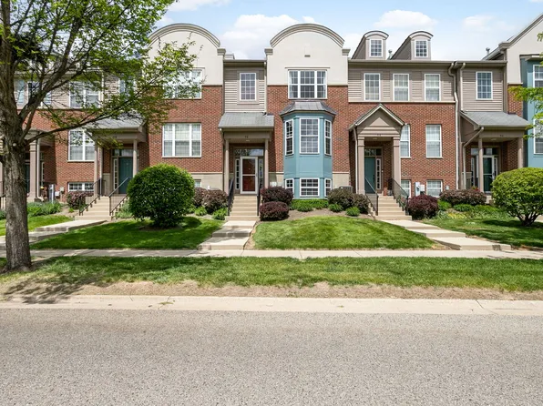98 Village Station Ln, Grayslake, IL 60030