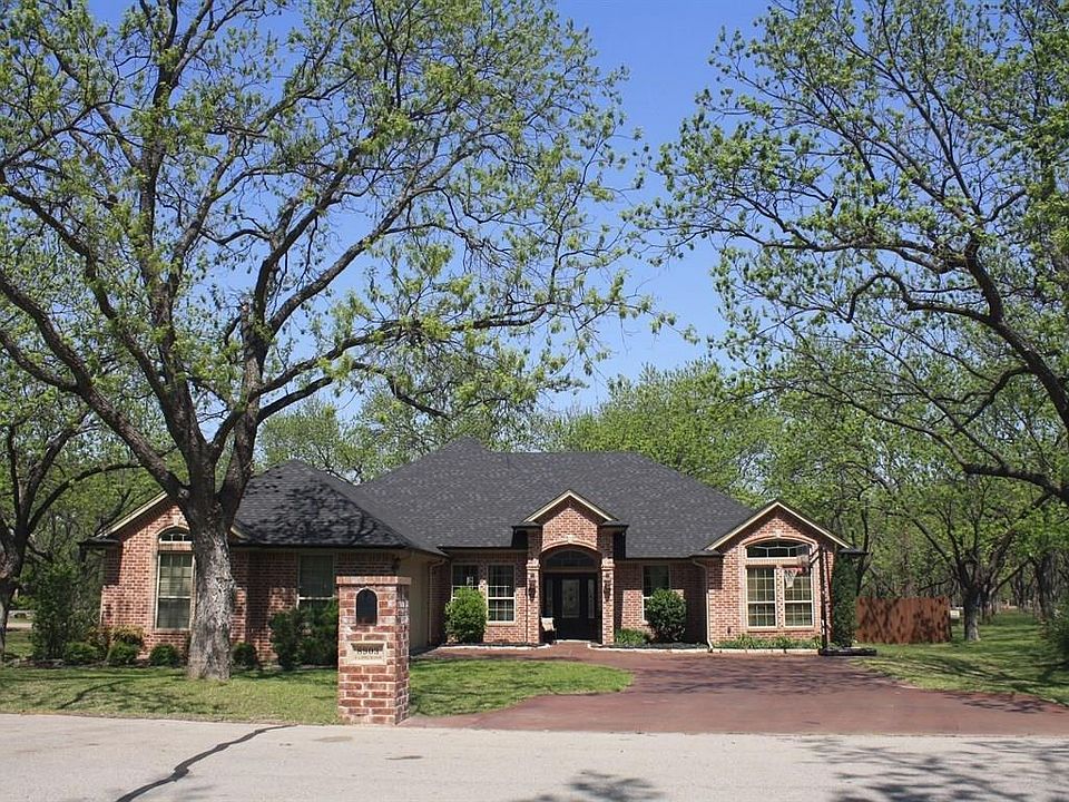 1st image of 8903 N Longwood Dr