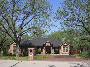 8903 N Longwood Dr, Granbury, TX 76049