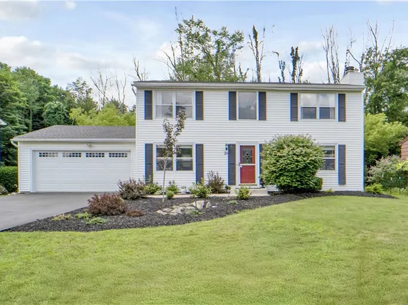 29 Country Downs Cir, Fairport, NY 14450
