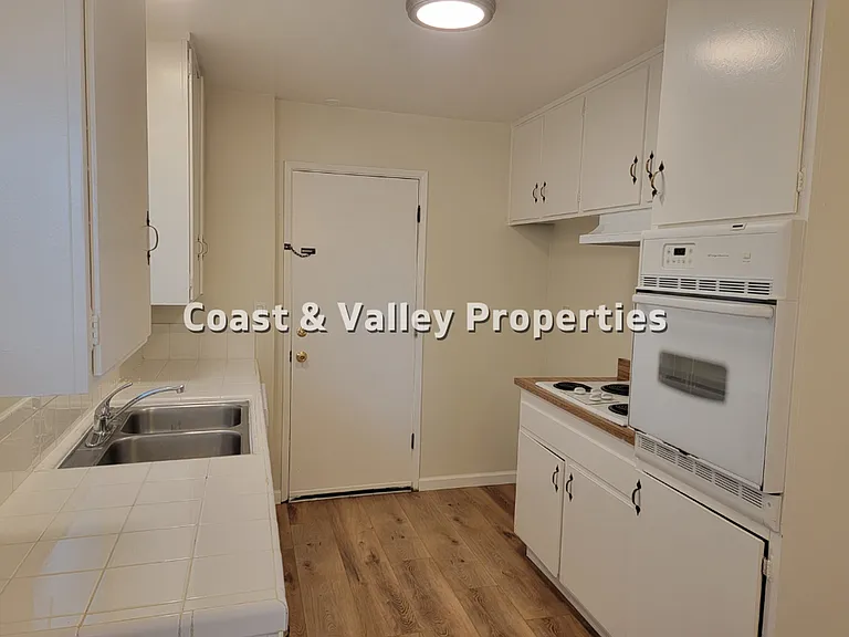 281 Katherine Ave — Photo 3