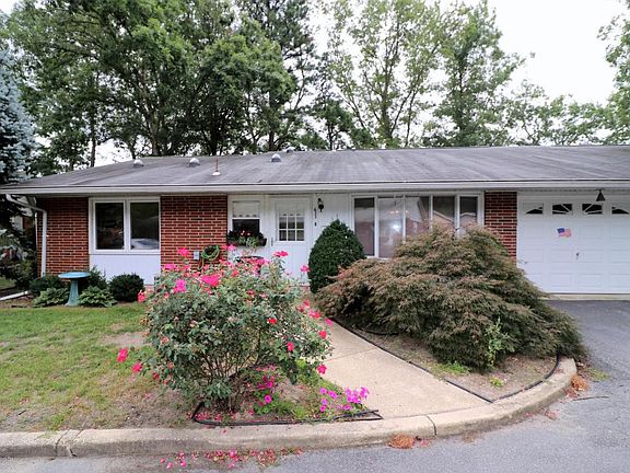 2nd image of 633B Huntington Dr