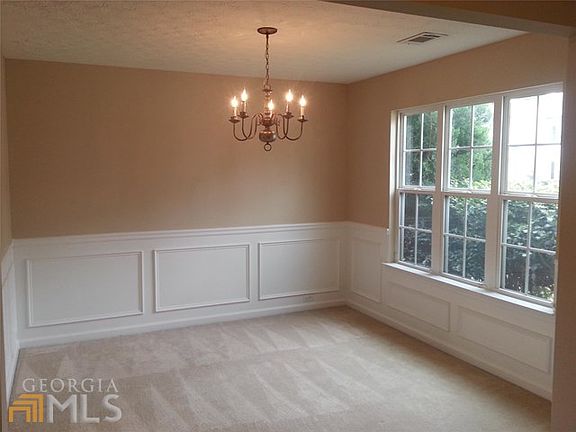 3rd image of 2124 Pineview Trl