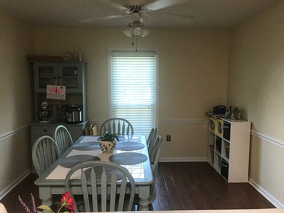 Kitchen eating area