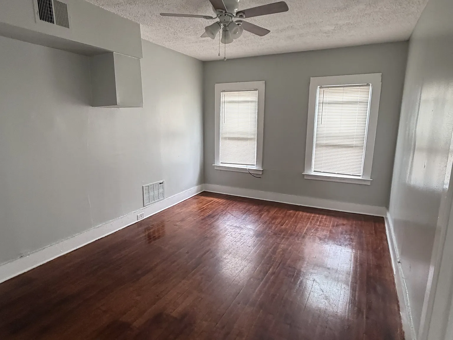 2 bed, 700 sqft, $1,700 — Photo 2