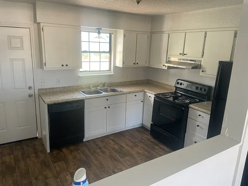 2 bed, 800 sqft, $1,275 — Photo 2