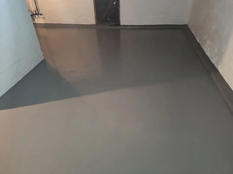 Newlt painted walls & floor in BASEMENT.