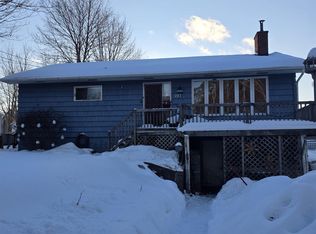 197 Hammond St, Shelburne, NS B0T 1W0