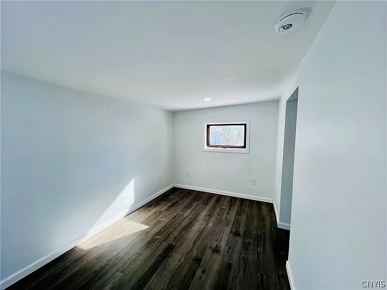 140 E Oneida St — Photo 25