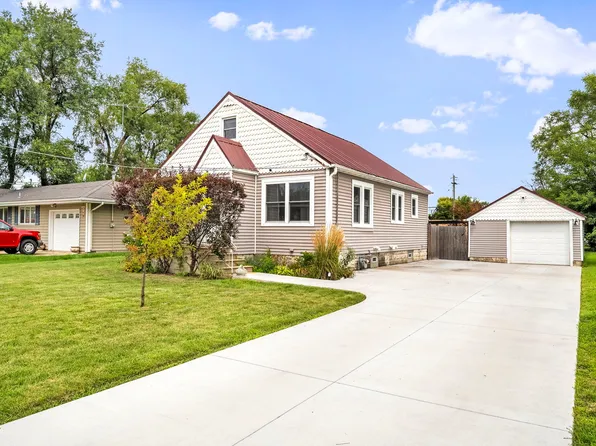 30 E 3rd St, Coal City, IL 60416