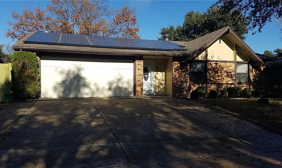 1st image of 414 Parkvale Ln