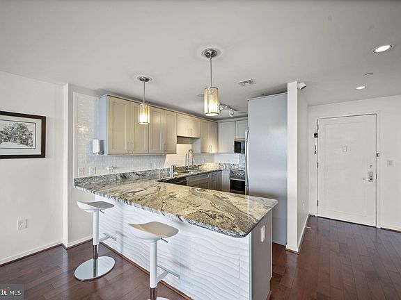 5th image of 1200 Steuart St Unit 312