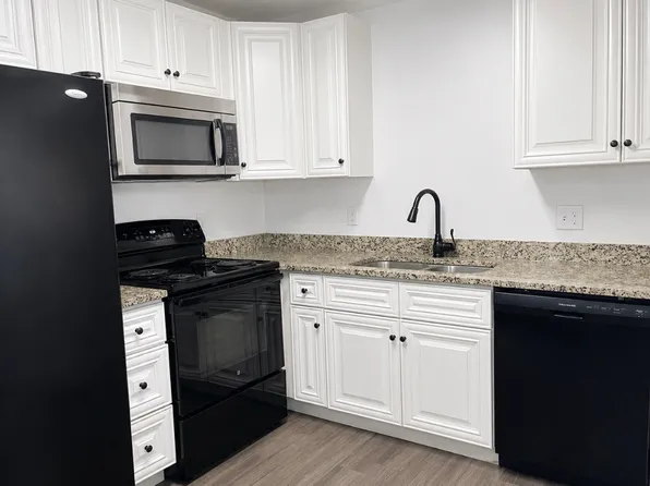 320 Seagraves Dr, Athens, GA 30605