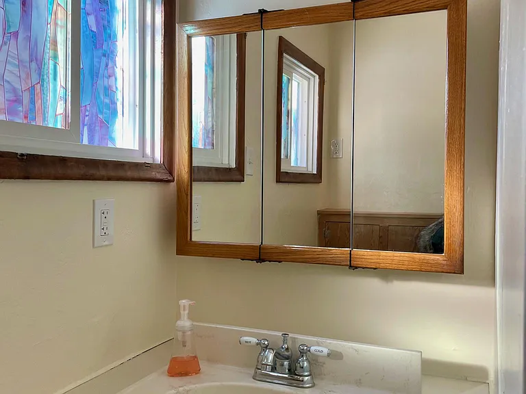 Bathroom vanity