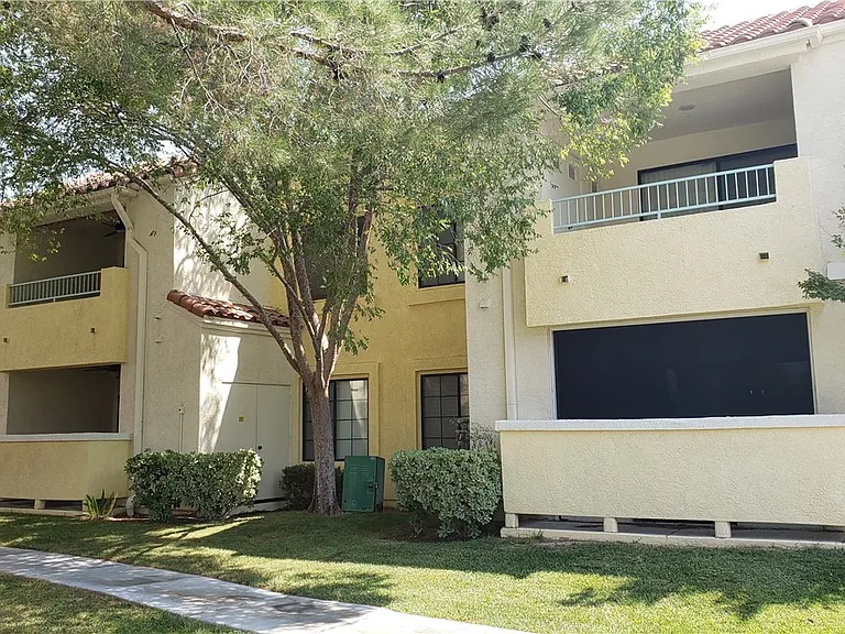4865 S Torrey Pines Dr #106 — Photo 1
