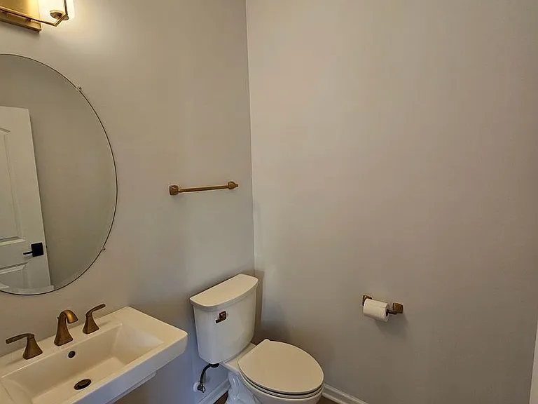 31 Ashbourne Dr — Photo 8