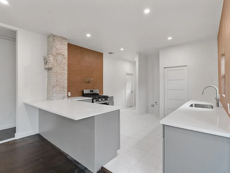 1144 Denver Blvd — Photo 4
