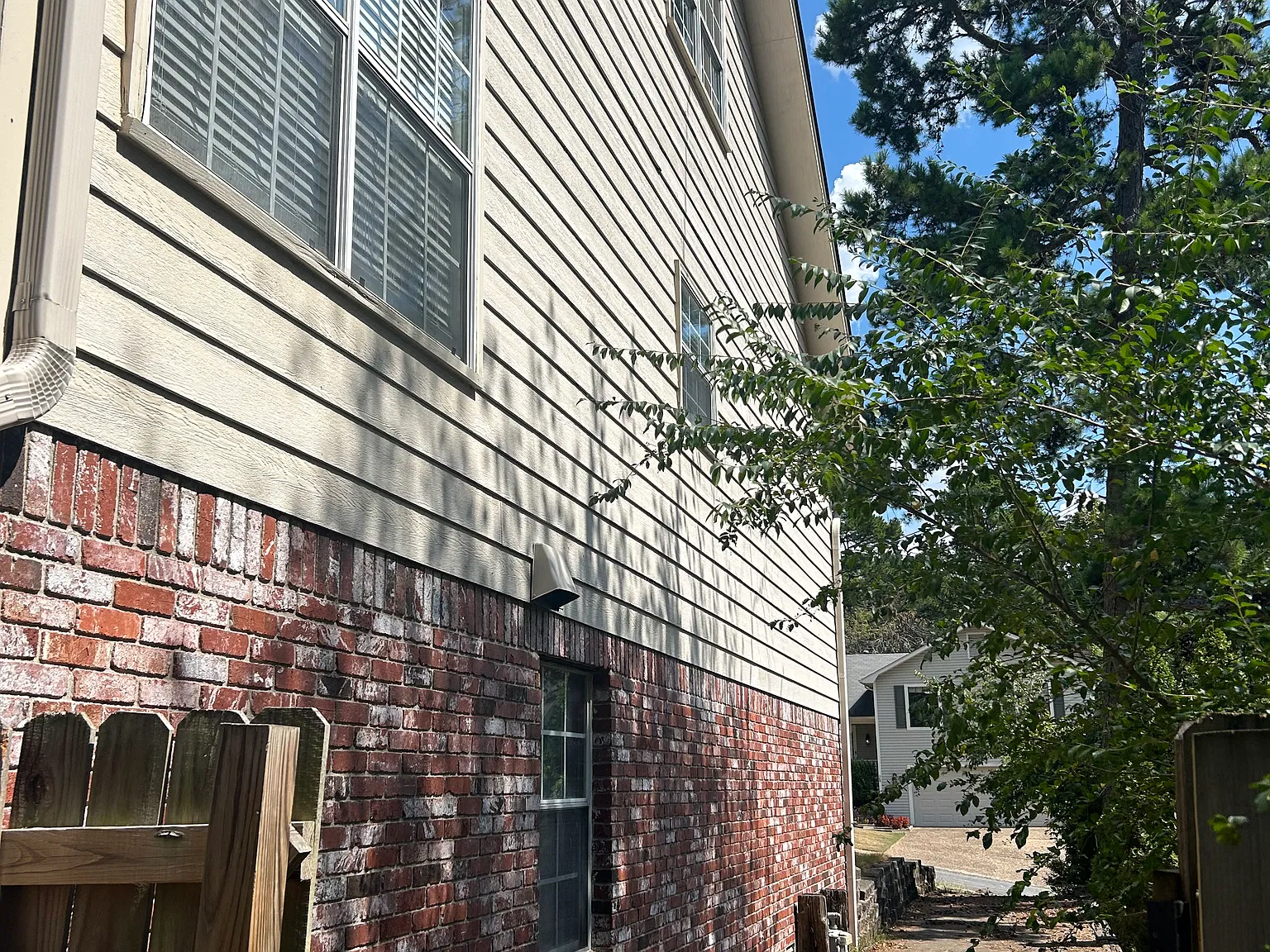 4 bed, 2942 sqft, $2,850 — Photo 2