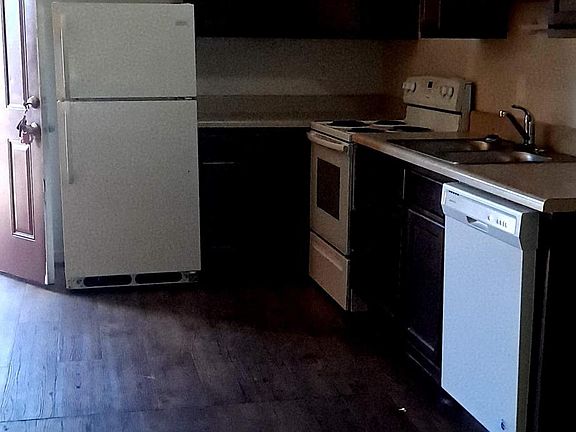 4th image of 7202 Lillian Hwy #205