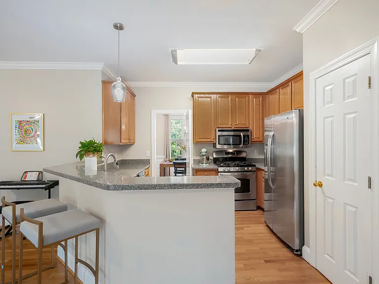 100 Spring Valley Ln — Photo 7