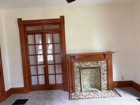 5th image of 843 W Lincoln Blvd