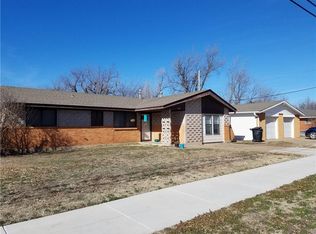 601 W Main St, Moore, OK 73160
