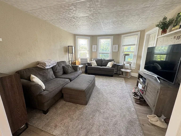 209 Grote St #1B — Photo 8