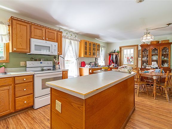 5th image of 164 Bradley Rd