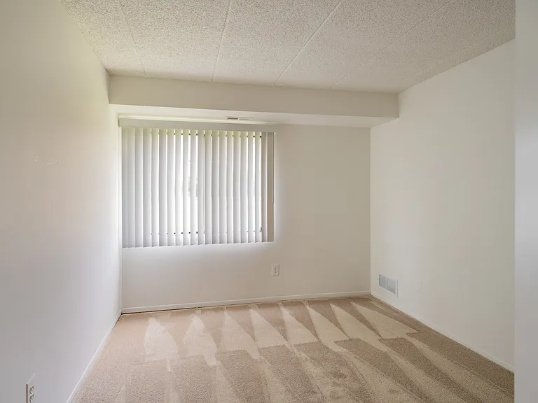 Riverside Village Apartments — Photo 57