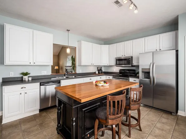 6102 Delcastle Dr, Westerville, OH 43081