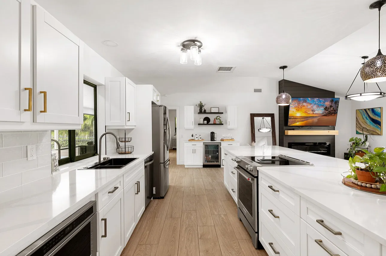 4 bed, 1976 sqft, $6,995 — Photo 4