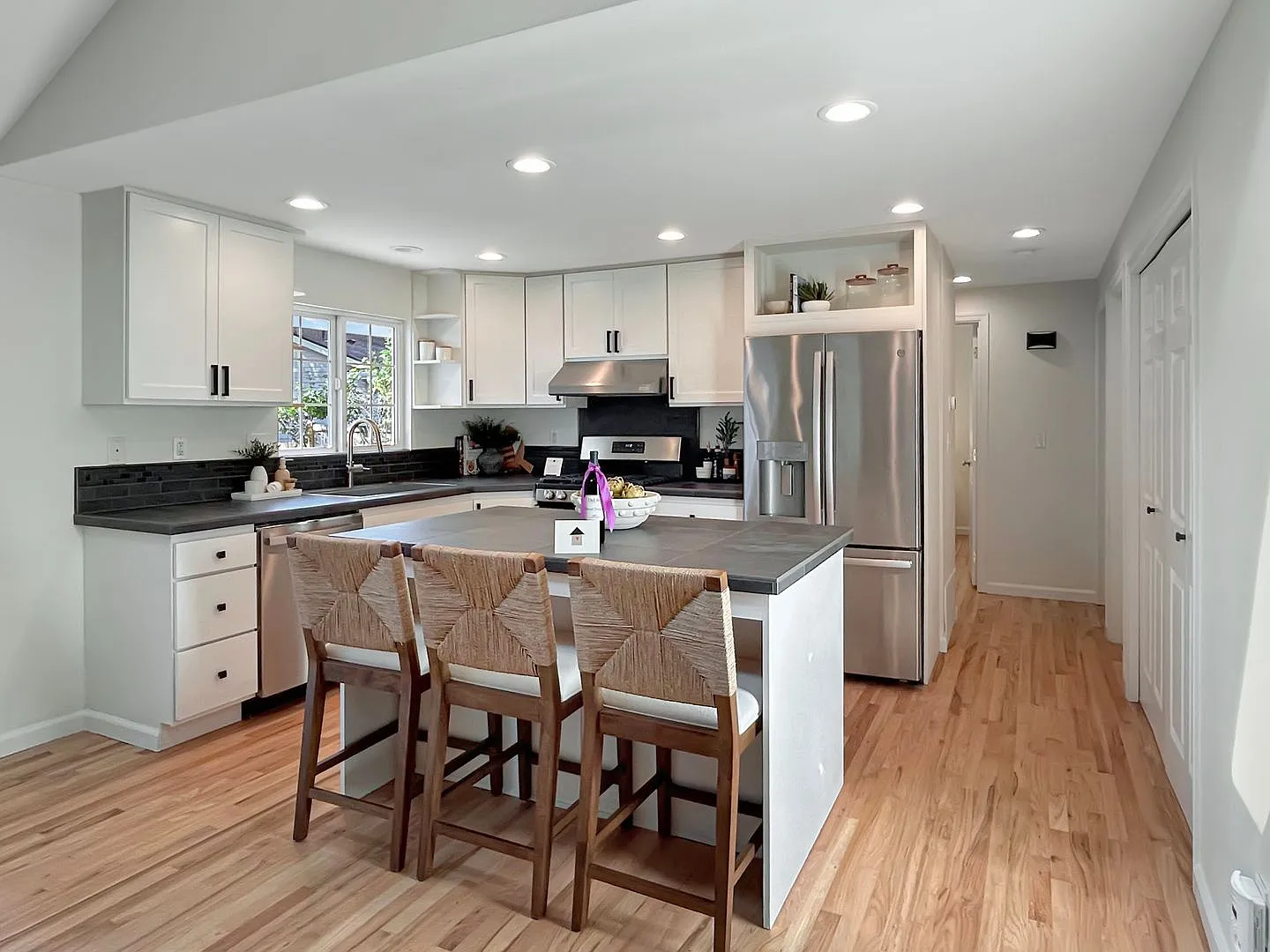 4Bd/2.5Ba Kirkland Home — Photo 3