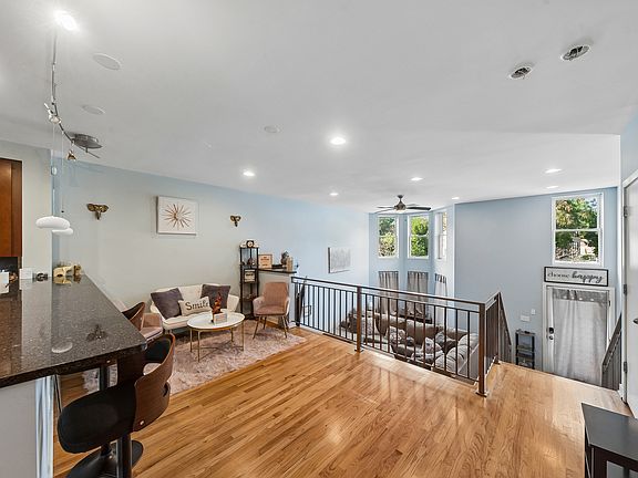 5th image of 3991 S Drexel Blvd #C